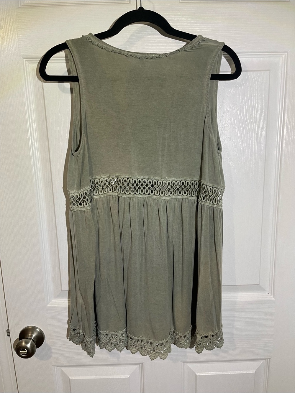 POL V-Neck Crochet Babydoll Flowy Tank Top - Picture 4 of 6